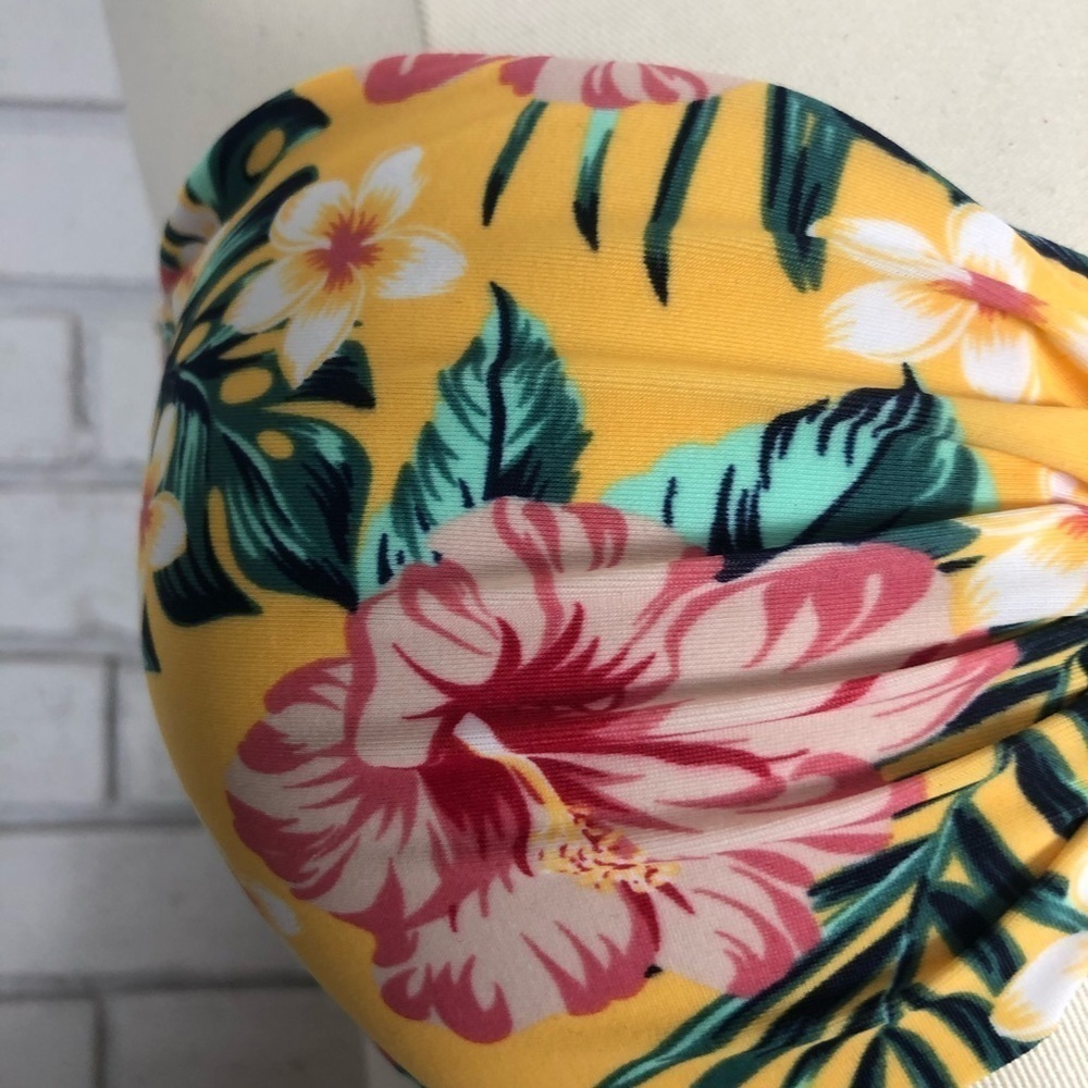 Cabana del Sol Women’s‎ Yellow Floral Bikini - Picture 4 of 10